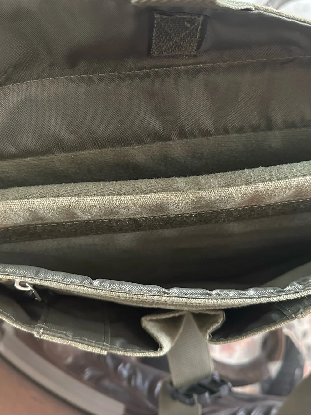 NWT STM X-Small Scout Shoulder Bag, Fits up to 11”-Inch Screens